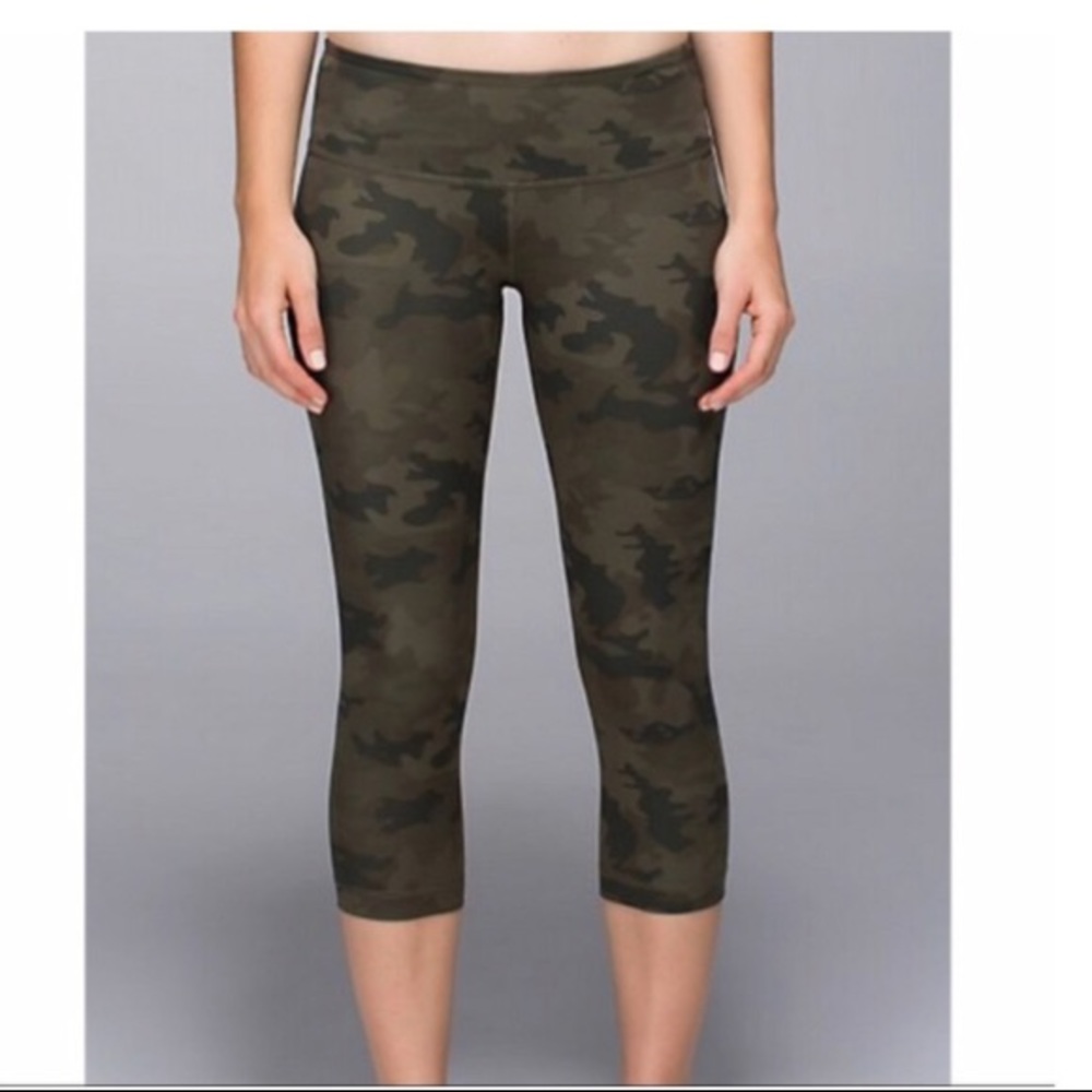 Camouflage Lululemon cropped leggings